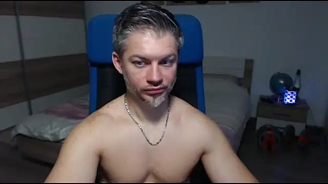 Snapshot of RobbyShawz chatting on February 15, 10:33 am RobbyShawz online show from February 15, 10:33 am