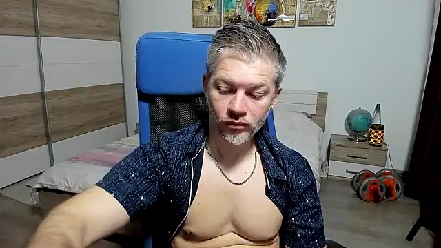 Snapshot of RobbyShawz chatting on January 16, 5:33 am RobbyShawz online show from January 16, 5:33 am