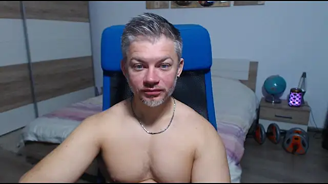 Snapshot of RobbyShawz chatting on September 30, 4:07 am RobbyShawz online show from September 30, 4:07 am