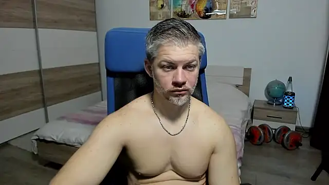 Snapshot of RobbyShawz chatting on January 19, 5:33 am RobbyShawz online show from January 19, 5:33 am