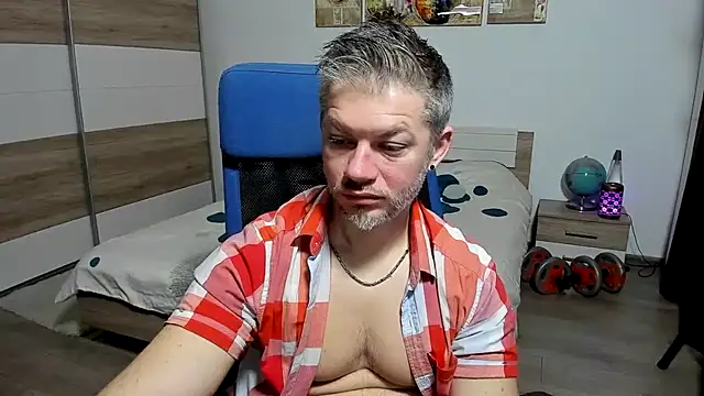 Snapshot of RobbyShawz chatting on January 10, 5:36 am RobbyShawz online show from January 10, 5:36 am