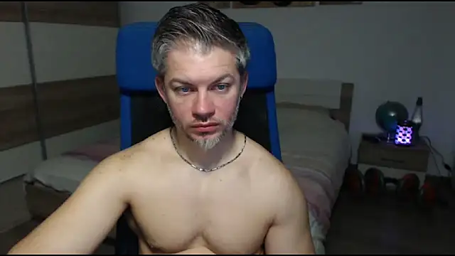 Snapshot of RobbyShawz chatting on February 22, 5:44 am RobbyShawz online show from February 22, 5:44 am