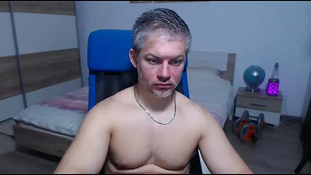 RobbyShawz online show from December 4, 8:35 am