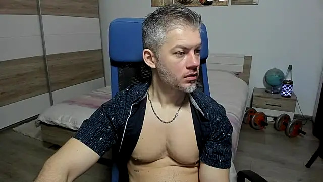 Snapshot of RobbyShawz chatting on February 7, 5:26 am RobbyShawz online show from February 7, 5:26 am