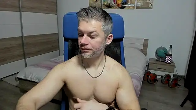 Snapshot of RobbyShawz chatting on February 8, 6:44 am RobbyShawz online show from February 8, 6:44 am