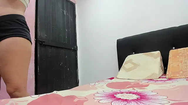 Snapshot of Andrewandzoe chatting on November 25, 2:12 am Andrewandzoe online show from November 25, 2:12 am