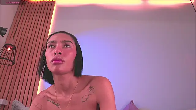 mia-reeves online show from February 10, 6:51 pm