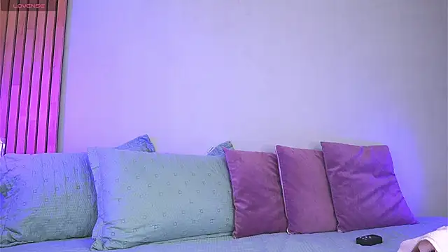 mia-reeves online show from November 5, 6:11 pm