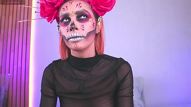 mia-reeves online show from October 31, 8:49 pm