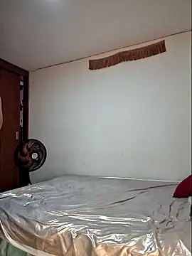 Natashariley1 online show from December 7, 9:33 am