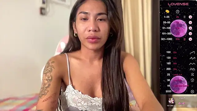 Snapshot of Alaia_Pope chatting on December 20, 2:37 pm Alaia Pope online show from December 20, 2:37 pm
