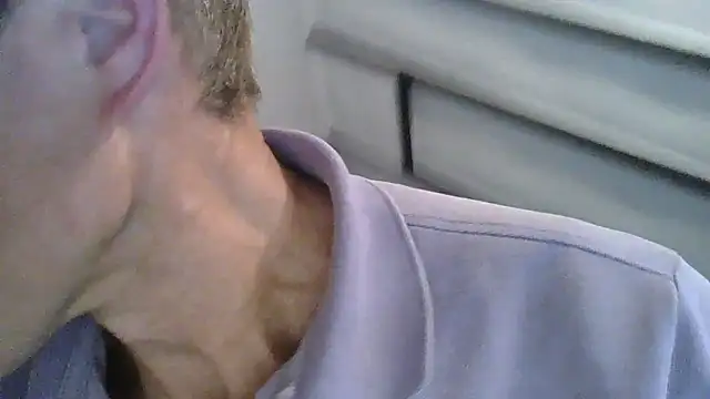 Snapshot of xykenrah@xh chatting on December 17, 7:04 pm xykenrahxh online show from December 17, 7:04 pm