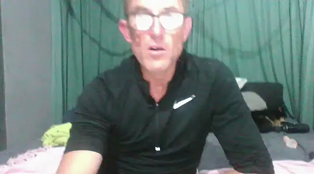 Snapshot of xykenrah@xh chatting on March 15, 4:32 pm xykenrahxh online show from March 15, 4:32 pm