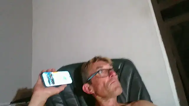 Snapshot of xykenrah@xh chatting on December 22, 9:09 pm xykenrahxh online show from December 22, 9:09 pm