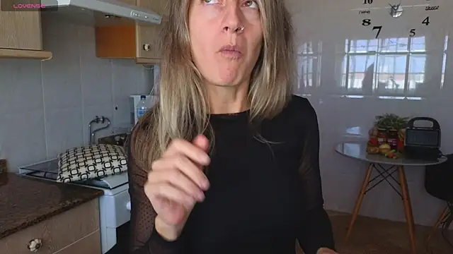 Snapshot of Lunamix chatting on March 12, 12:57 pm Lunamix online show from March 12, 12:57 pm