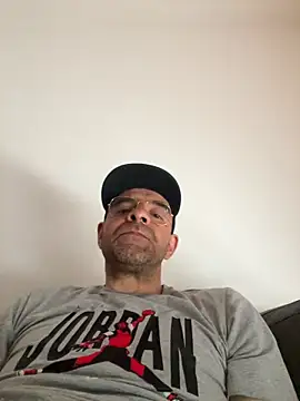 slim1976006 online show from May 4, 10:51 am