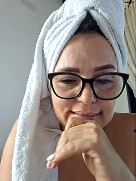 Snapshot of MariaPau_83 chatting on May 26, 5:44 pm MariaPau 83 online show from May 26, 5:44 pm