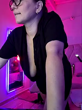 Snapshot of MariaPau_83 chatting on April 21, 7:53 pm MariaPau 83 online show from April 21, 7:53 pm