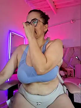 Snapshot of MariaPau_83 chatting on April 19, 3:02 pm MariaPau 83 online show from April 19, 3:02 pm