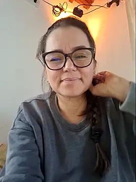 Snapshot of MariaPau_83 chatting on May 11, 4:04 pm MariaPau 83 online show from May 11, 4:04 pm