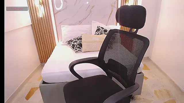 Anthonela love  online show from April 1, 7:33 pm