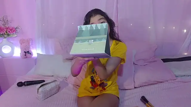 Snapshot of Sweetcristin chatting on June 9, 3:07 am Sweetcristin online show from June 9, 3:07 am