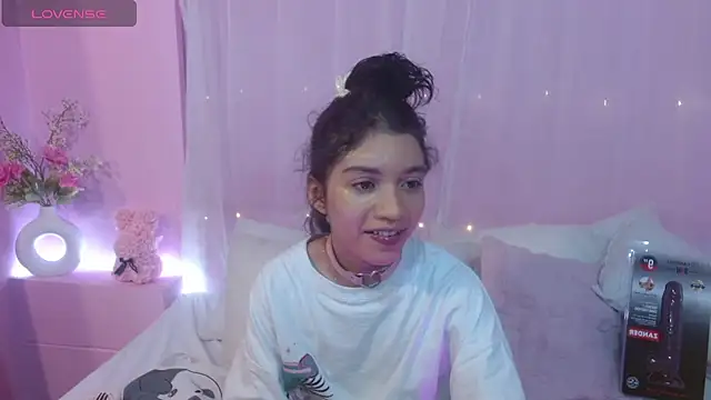 Snapshot of Sweetcristin chatting on June 19, 2:28 am Sweetcristin online show from June 19, 2:28 am
