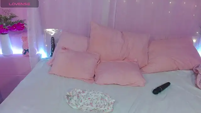 Snapshot of Sweetcristin chatting on July 16, 1:57 am Sweetcristin online show from July 16, 1:57 am