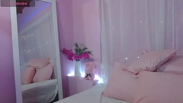 Snapshot of Sweetcristin chatting on July 13, 1:27 am Sweetcristin online show from July 13, 1:27 am