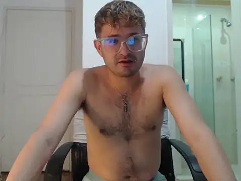 Snapshot of peterannaud chatting on February 5, 10:22 pm peterannaud online show from February 5, 10:22 pm