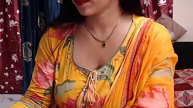 Snapshot of Naiaa-mylove chatting on July 10, 9:31 am Naiaa-mylove online show from July 10, 9:31 am