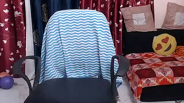 Snapshot of Naiaa-mylove chatting on June 15, 6:57 am Naiaa-mylove online show from June 15, 6:57 am