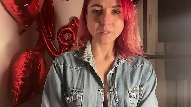 Snapshot of Nikky_Divine chatting on March 4, 8:38 pm Nikky Divine online show from March 4, 8:38 pm