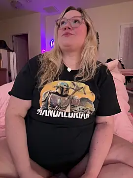 PiggyRose online show from March 19, 12:10 am