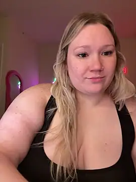 Snapshot of PiggyRose chatting on February 1, 3:30 am PiggyRose online show from February 1, 3:30 am