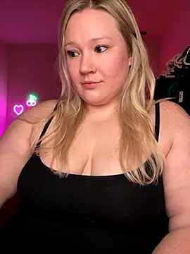 Snapshot of PiggyRose chatting on November 7, 11:30 pm PiggyRose online show from November 7, 11:30 pm