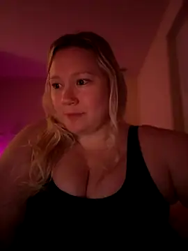 Snapshot of PiggyRose chatting on October 5, 2:46 am PiggyRose online show from October 5, 2:46 am