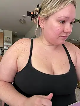 PiggyRose online show from July 11, 5:57 pm