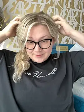 Snapshot of PiggyRose chatting on October 12, 8:54 pm PiggyRose online show from October 12, 8:54 pm