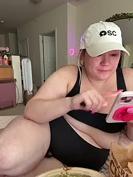 PiggyRose online show from May 18, 9:41 pm