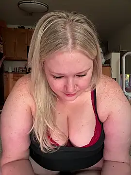 PiggyRose online show from July 2, 12:11 am
