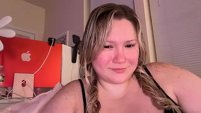 PiggyRose online show from June 20, 1:54 am