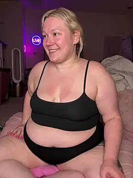 PiggyRose online show from April 28, 2:27 am