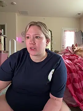 PiggyRose online show from April 25, 4:37 pm