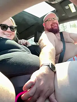 PiggyRose online show from April 9, 4:24 pm