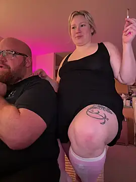 Snapshot of PiggyRose chatting on February 7, 1:02 am PiggyRose online show from February 7, 1:02 am