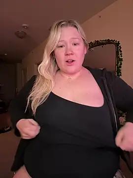 PiggyRose online show from March 5, 1:02 am