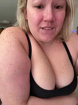 PiggyRose online show from July 17, 8:39 pm
