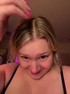 PiggyRose online show from May 6, 1:42 am