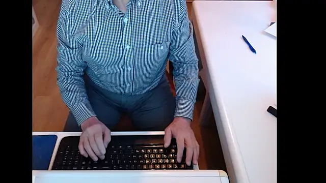 Snapshot of dutchpornking chatting on March 3, 7:04 am dutchpornking online show from March 3, 7:04 am